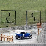 Shackleton Mountain 4*