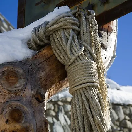 Shackleton Mountain 4*